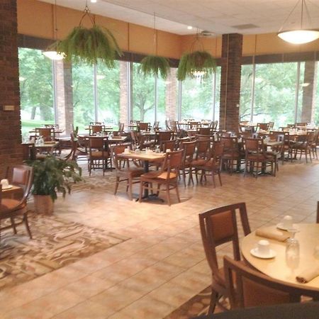 Owego Treadway Inn And Suites Ресторан фото